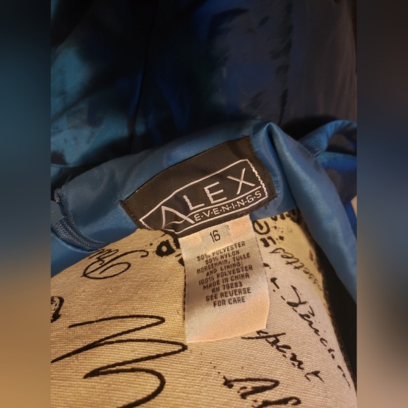 Formal Elegant Fit&Flare Gown - Picture 8 of 8